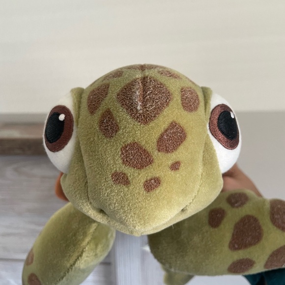 Finding Nemo Sea Turtle Squirt Plush Toy - Picture 6 of 7